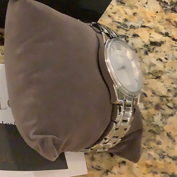 Brand new in box Silver Bulova watch - 96A000 - Picture 5 of 5